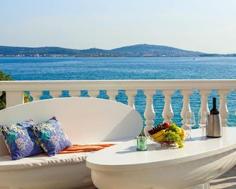 Luxury Villa Bella Vista with Swimming Pool - Betina - Balcony