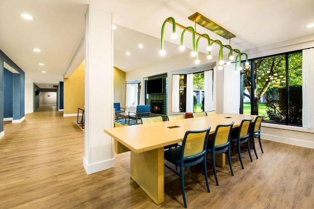 Make Your Trip More Enjoyable! 3 Posh Units, Close to African American Museum - فيلادلفيا - غرفة طعام