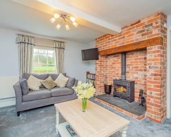 Gardeners Cottage - Brewood - Sala de estar