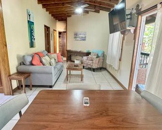 Seahorse Suite @ The Blue Bahia Resort in Sandy Bay - Coxen Hole