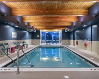 Home2 Suites by Hilton West Edmonton - Edmonton - Piscina
