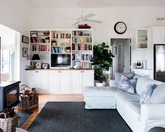 Thirlestane Farm Cottage & Barn - 쿠로이 - 거실