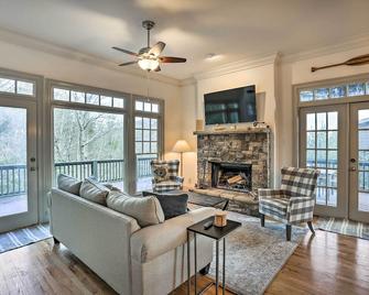 Big Canoe Escape w/ Game Room, Deck & Hot Tub! - Jasper - Living room