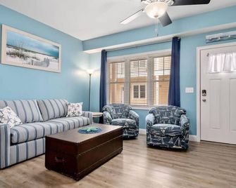 Harbor Hideaway 1 Block to Beach AC - Hampton - Salon