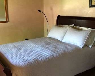 Barranca Plaza Casita - Village life in its old days Best - Abiquiu - Bedroom