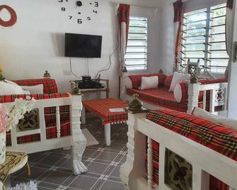 Stay.Plus Nyumba Tulivu Watamu - Watamu - Living room
