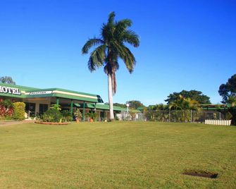 Country Road Motel - Charters Towers - Building