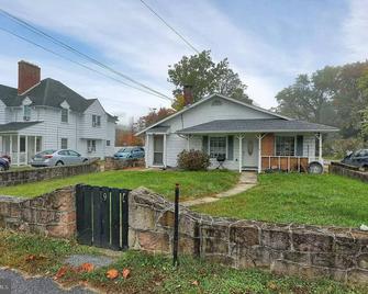 Private driveway in central PA near the heart of York - York - Edificio