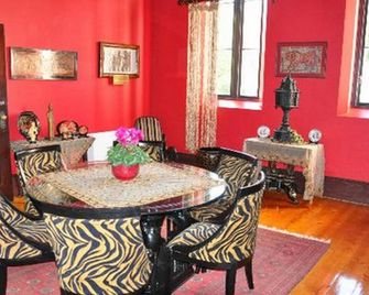 St Patricks Luxury Boutique Hotel - كورويت - غرفة طعام