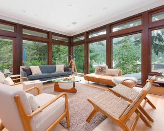 West Coast Designer Home - Ocean & Forest Views & Access - North Vancouver - Salon