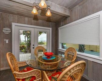 A House On Siesta Beach By Beachside Management - Siesta Key - Jídelna