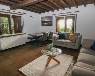 Whim Cottage - Hope Valley - Living room