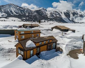 Cozy Cabin on secluded ranch in Mammoth Lakes just .1 miles from Old Mammoth Rd. - Mammoth Lakes - Building