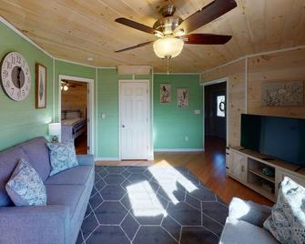 Luxury Cottage in Nelsonville, close to Train, Opera House, near Hocking Hills - Nelsonville - Sala de estar