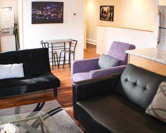 3 Br Southside Loft - Amazing Location - Pittsburgh - Living room
