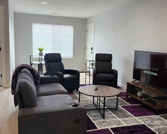 Condo at Stadium Place - Manhattan - Living room