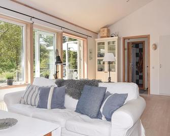 2 Bedroom Amazing Home In Laerbro - Lärbro - Living room