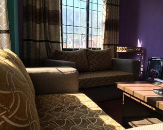 Nagarjun Eco Homestay - Kathmandu - Living room