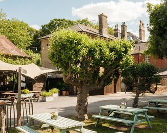 The Pembroke Arms - סולסברי - פטיו