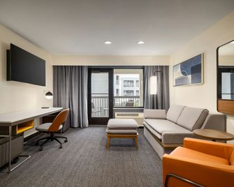 Courtyard by Marriott Fargo Moorhead, MN - Moorhead - Вітальня