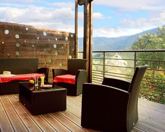 Carignan: Gîte 5 Sleeping 75 M2 Landscaped Garden 4000m2 In Regional Park - Prémian - Balcón