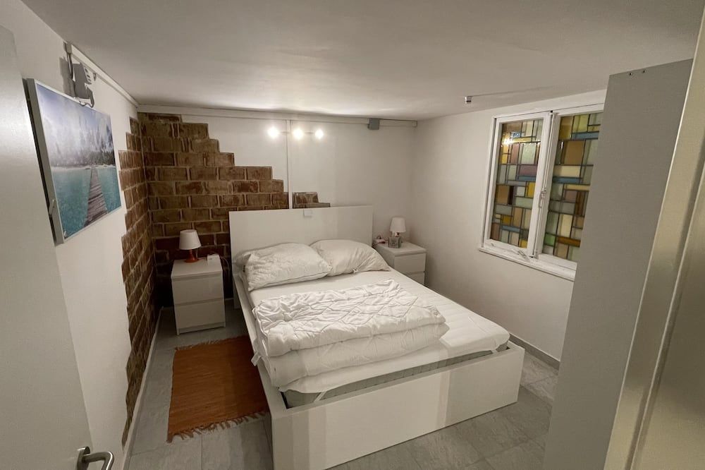 كوزي فورنيشيد بازيمنت أبارتمنت - هانوفر - غرفة نوم