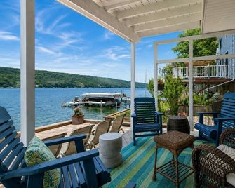 Keuka Lakefront Retreat | Hot Tub | Dock | Kayaks - Branchport - Balcón