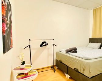 Quiet Well-Connected Area Comfy 3br Apartment - Viena - Habitación