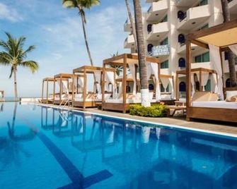 Crown Paradise Golden - Puerto Vallarta - Pool