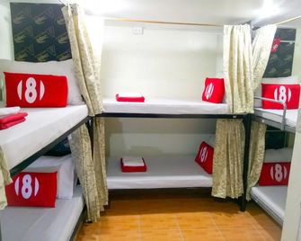 8 Hostel at Quiapo - Manila