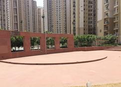 Studio Apartment with Green lawns - Noida - Outdoor view