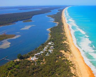 Captains Cove Resort - Absolute Waterfront Apartments - Bairnsdale - Strand