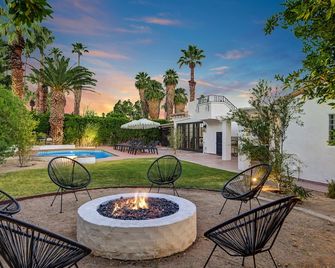 Famous Movie Colony Estate- Casa de Amigos Estate- Ultra Luxe, Pool, Spa, Firepit 4bd, 3.5bth - פאלם ספירנגס - בריכה
