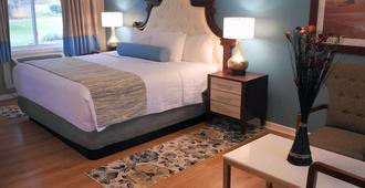 Seacoast Inn - Hyannis - Bedroom