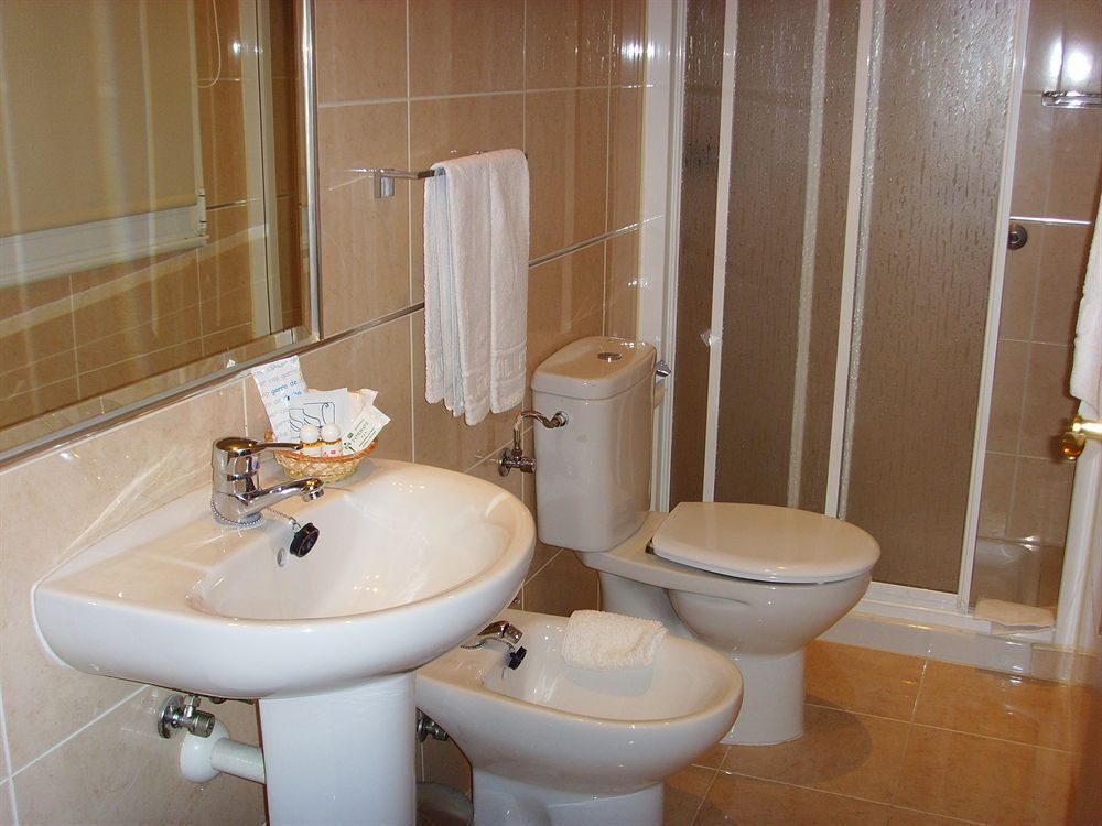 Pensión Residencia Fornos - סנטיאגו דה קומפוסטלה - חדר רחצה