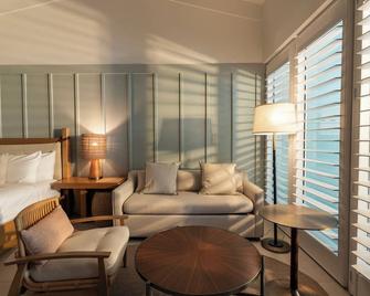 Islander Resort - Islamorada - Living room