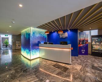 Holiday Inn Express Foshan Chancheng - Фуошан - Рецепція