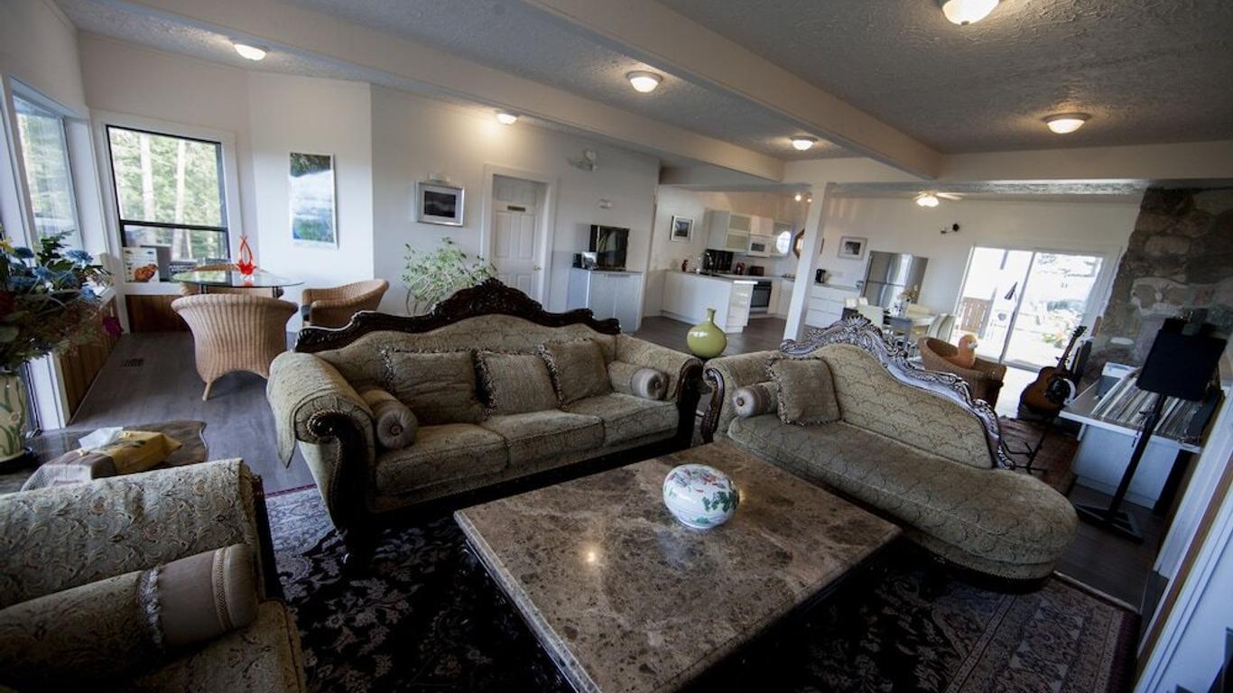 Shangri-La Oceanfront Vacation Home