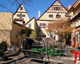 Hotel-Gasthof Goldener Greifen - Rothenburg ob der Tauber - Building