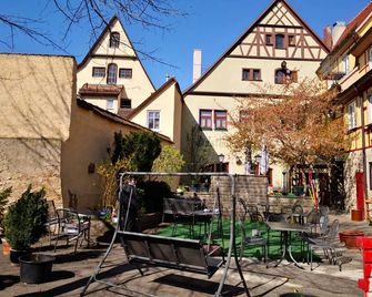 Hotel-Gasthof Goldener Greifen - רוטנבורג אוב דר טאובר - בניין