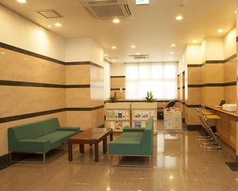 Ariston Inn Kanda Kitakyusyu Airport - Kanda - Salónek