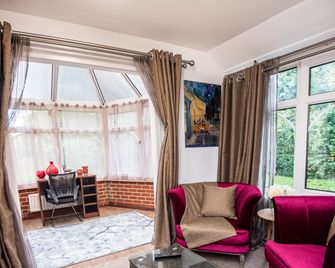 Trivelles Waterhall Country Hotel - Gatwick - Crawley - Sala de estar