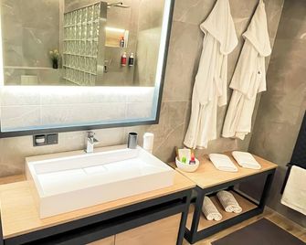 Design Loft Herford - Parkplatz, Wlan, Netflix, Ps4, Heimkino - Herford - Bathroom