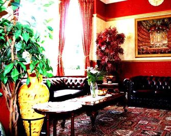 Ilfracombe House Hotel - near Cliffs Pavilion - Southend-on-Sea - Lounge