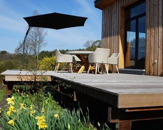 Le Chablis de Lesse, comfortable house surrounded by nature. Amazing views - Redu - Patio