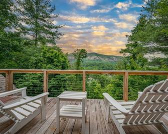 Cabin in Lake Lure Near Chimney Rock and Lake Lure Beach! - Lake Lure - Balcón