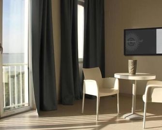 Summertime Hotel - Cabras - Їдальня