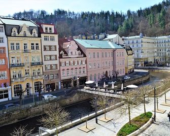 Hotel Renesance Krasna Kralovna - Karlsbad - Außenansicht