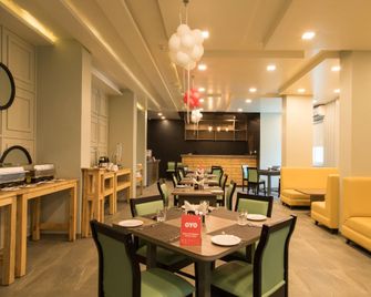 Capital O 13004 Hotel Brij Inn - Nagpur - Restaurante