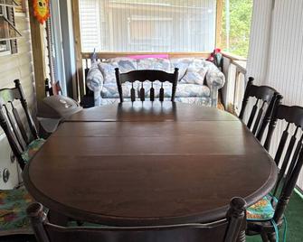 Vacation home - Hawley - Dining room
